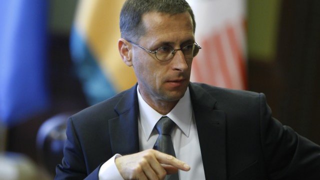<p>
	Унгарският министър на финансите Михали Варга. <em>Снимка: Ройтерс</em></p>
