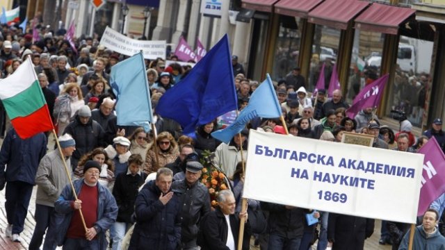 <p>
	Протестът на учените в БАН. <em>Снимка: Олег Попов, Investor Media Group</em></p>
