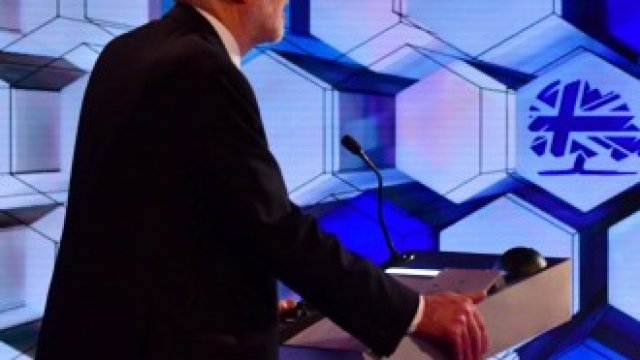 <p>
	Борис Джонсън и Джереми Корбин по време на дебата снощи.&nbsp;<em>Снимка: Ройтерс</em></p>
