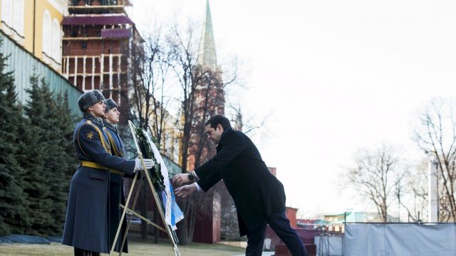 <p>
	Ципрас вече е на Червения площад. <em>Снимка: Ройтерс</em></p>
