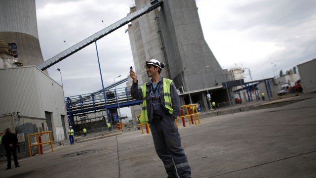 <p>
	Централата край Гълъбово.&nbsp;<em>Снимка: Ройтерс</em></p>
