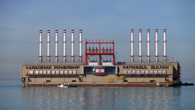 <p>
	Плаваща електрическа централа на&nbsp;Karadeniz. <em>Снимка: Bloomberg L.P.</em></p>
