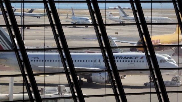 <p>
	Хиляди служители на авиокомпанията бяха съкратени заради програмата за икономии, която влезе в сила през 2012 г. <em>Снимка: Ройтерс</em></p>
