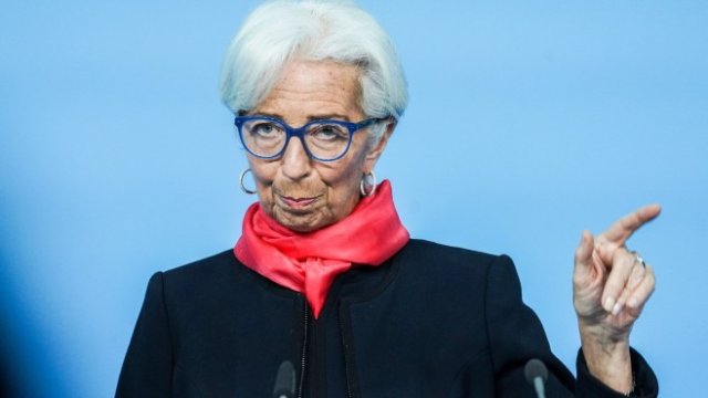 <p>
	<em>Гуверньорът на ЕЦБ Кристин Лагард. Снимка: Andreas Arnold/Bloomberg</em></p>
