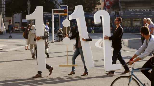 <p>
	Привърженици на идеята 1:12, Снимка: Ройтерс</p>
