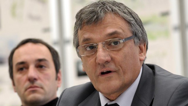 <p>
	Главният архитект на София Петър Диков (на преден план). Снимка: БТА</p>
