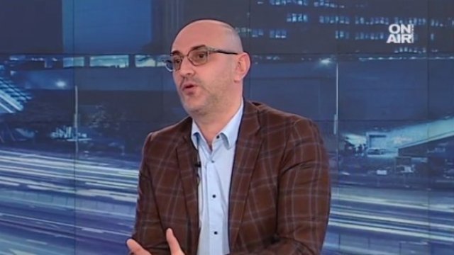 <p>
	Милен Керемедчиев в студиото на предаването &quot;Денят ON AIR&quot;. <em>Илюстрация:&nbsp;<a href="https://www.bgonair.bg" target="_blank"><strong>Bulgaria ON AIR</strong></a></em></p>
