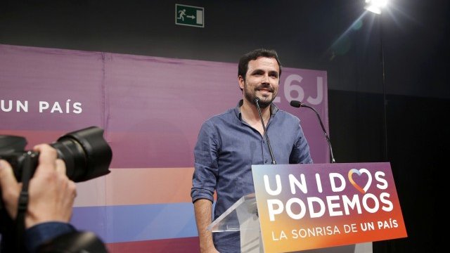 <p>
	Алберто Гарсон, лидер на Izquierda Unida (Обединена Левица), част от коалицията&nbsp;Unidos Podemos. <em>Снимка: Ройтерс</em></p>
