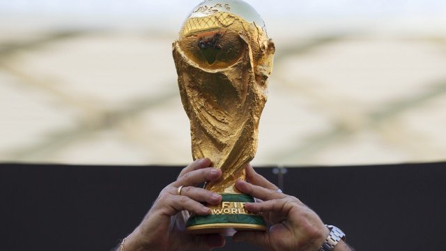 <p style="text-align: justify;">
	Кой ще вдигне трофея тази година и чии акции ще поскъпнат най-много в първия месец след края на Световното първенство в Бразилия? <em>Снимка: Ройтерс</em></p>
