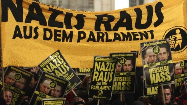 <p>
	Демонстрация срещу дясната популистка FP&Ouml; в Австрия. <em>Снимка: Ройтерс</em></p>
