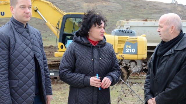 <p>
	Регионалното депо за битови отпадъци на Стара Загора и още 12 общини в региона ще бъде изградено до края на 2015 година. <em>Снимка: БТА</em></p>
