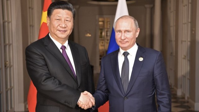 <p>
	Китайският президент Си Дзинпин и руският държавен глава Владимир Путин.<em> Снимка: Ройтерс</em></p>
