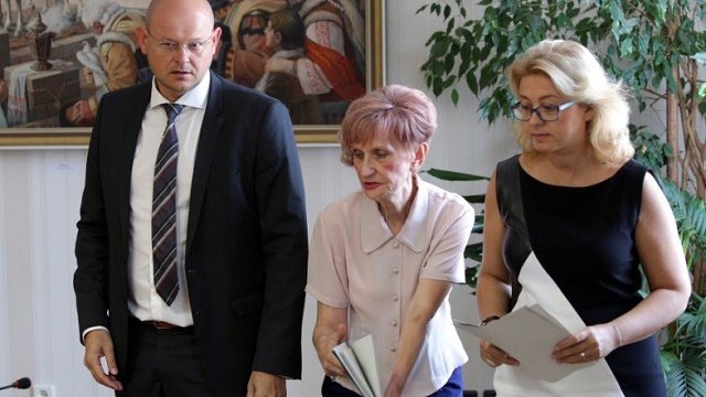 <p>
	Комисията по опрощаване на несъбираеми държавни вземания при президента отчете дейността си на пресконференция на &quot;Дондуков&quot; 2. <em>Снимка: БТА</em></p>
