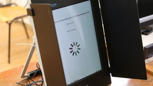 Необходима е кампания за връщане на доверието в политиците, твърди политолог