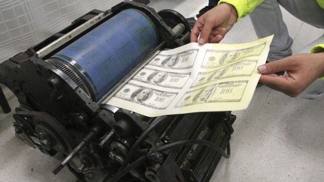 <p>
	Ще заработи ли отново печатницата на долари? <em>Снимка: Ройтерс</em></p>
