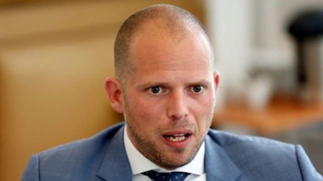 <p>
	Държавният секретар по убежището и миграцията Тео Франкен. <em>Снимка: Архив Ройтерс</em></p>
