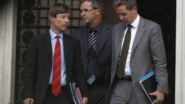 <p>
	Представителите на &quot;тройката&quot; продължават мисията си в Атина. <em>Снимка: Ройтерс</em></p>
