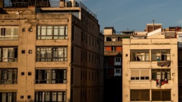 <p>
	&nbsp;Социалните жилища под наем в Испания съставляват едва около 2% от общите наличности. <em>Снимка: Angel Garcia/Bloomberg</em></p>
