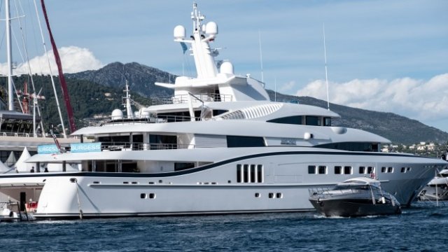 Първата суперяхта на водород