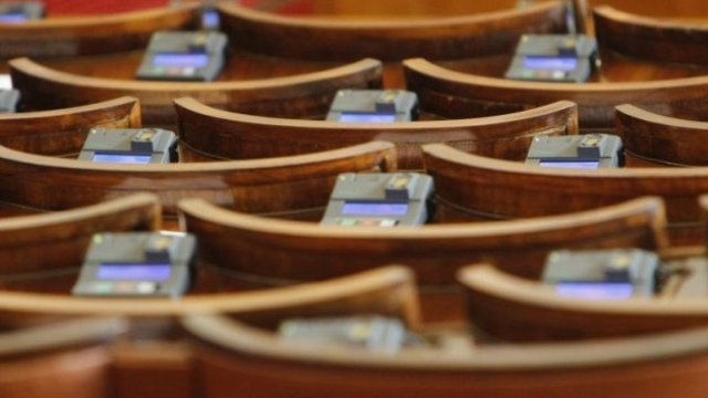<p>
	Депутатите приеха на 24 януари спорния Закон за концесиите. <em>Снимка: Олег Попов, Investor Media Group</em></p>

