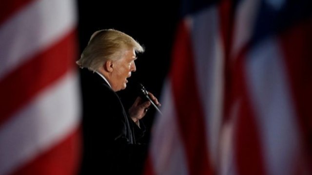 <p>
	Американският президент Доналд Тръмп наскоро коментира, че още е рано за отмяна на санкциите срещу Русия.<em> Снимка: Архив Ройтерс</em></p>
