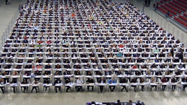 <p>
	Писменият изпит за нотариуси е проведен в Голямата спортна зала в комплекс &bdquo;Арена Армеец София&ldquo;. <em>Снимка: МС</em></p>
