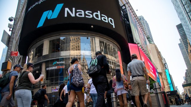 Nasdaq&nbsp;Composite&nbsp;потъна с 5,16% и приключи деня на ниво от 11 633,5 пункта, което е по-стръмния срив от юни 2020 г. насам. Снимка: Michael Nagle/Bloomberg