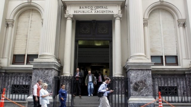 <p>
	Сградата на Аржентинската централна банка. <em>Снимка: Архив Ройтерс</em></p>
