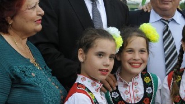 <p>
	<span style="color: rgb(94, 94, 94); font-family: Arial, Helvetica, sans-serif; font-size: 13px; text-align: center;">&nbsp;Бойко Борисов на официалното откриване на разширението на пътя Слънчев бряг - Бургас.&nbsp;<em>Снимка: БТА</em></span></p>
