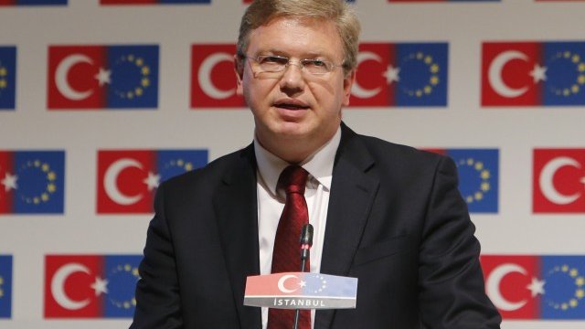 <p>
	Щефан Фюле. <em>Снимка: Ройтерс</em></p>
