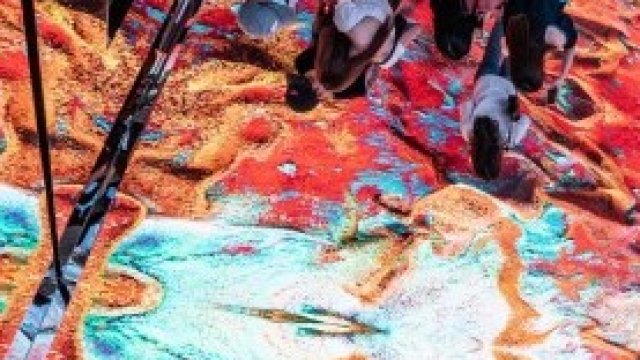 <p>
	<em>Снимка: Lam Yik/Bloomberg</em></p>
