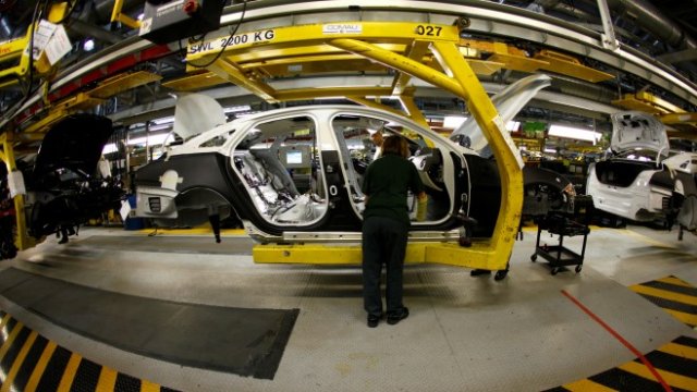 <p>
	Завод на Jaguar&nbsp;&nbsp;Land Rover във Великобритания. <em>Снимка: Ройтерс</em></p>
