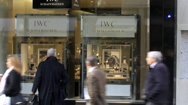 <p>
	Магазин за часовници от марката&nbsp;IWC в Германия. <em>Снимка: Ройтерс</em></p>
