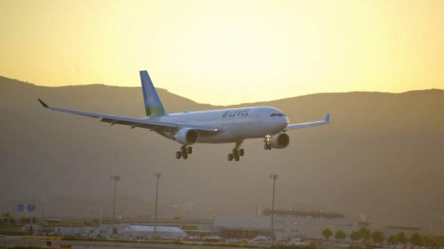 <p>
	<em>Снимка: FlyWithLevel Facebook Page</em></p>
