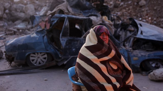 Мъката и страданието за големи. Снимка:  EPA/ABIR SULTAN