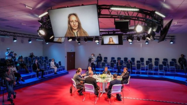 <p>
	Катерина Тихонова по време на икономическия форум в Санкт Петербург, провел се в началото на юни 2021 г. <em>Снимка: Andrey Rudakov/Bloomberg</em></p>
