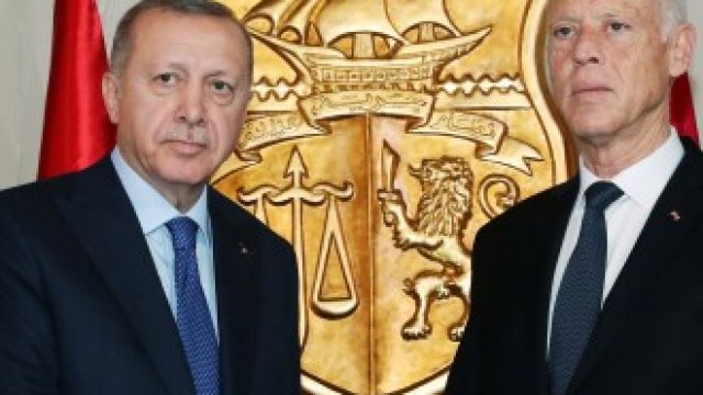 <p>
	Реджеп Ердоган на срещата си с президента на Тунис Каис Сайед.&nbsp;<em>Снимка: Ройтерс</em></p>
