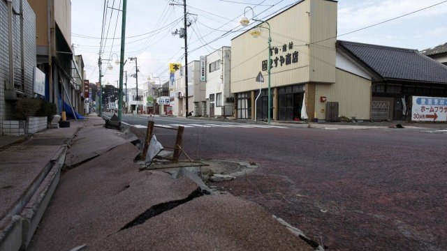 <p>
	Призрачният град Томиока, изоставен след аварията в атомната централа Фукушима. <em>Снимка: Ройтерс</em></p>
