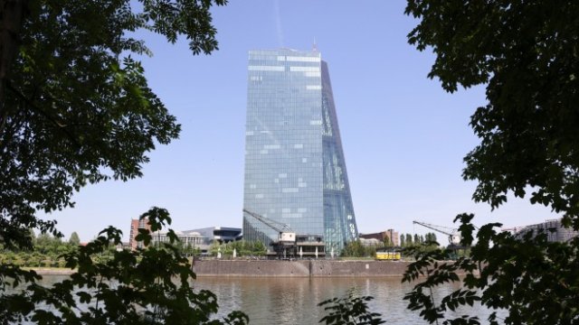 <p>
	Централата на ЕЦБ във Франкфурт. <em>Снимка:&nbsp;Bloomberg LP</em></p>
