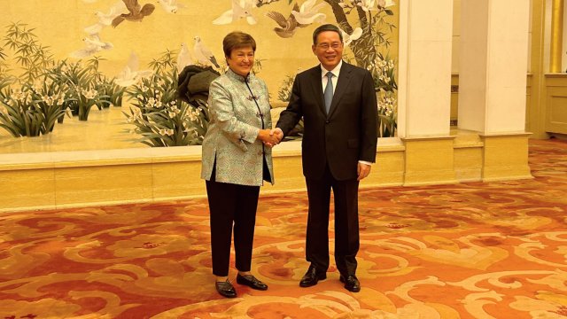 Ръководителят на МВФ Кристалина Георгиева и премиерът на Китай Ли Цян. Снимка: Twitter@KGeorgieva