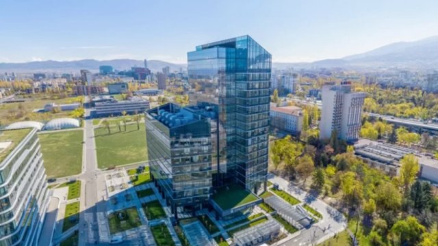 Synergy Tower снимка ФНИБ АДСИЦ