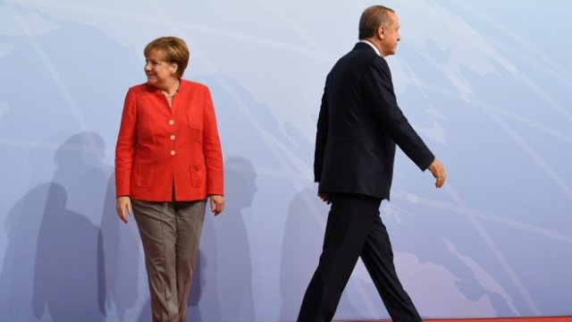 <p>
	Германският канцлер Ангела Меркел и турският президент Реджеп Тайип Ердоган на срещата на Г20 в Хамбург. <em>Снимка: Архив Ройтерс</em></p>
