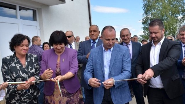 <p>
	Откриване на пречиствателна станция за питейни води в село Бързия, община Берковица. <em>Снимка: БТА&nbsp;</em></p>
