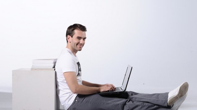 <p>
	В момента телекомът предлага специална пакетна оферта за интернет и телевизия. <em>Снимка: VIVACOM</em></p>
