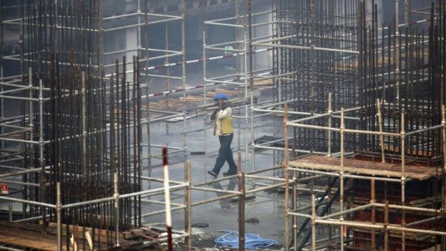 <p>
	Столицата остава лидер по най-голям брой издадени разрешителни за строеж на нови жилищни сгради и жилища в национален мащаб. <em>Снимка: архив, Ройтерс</em></p>
