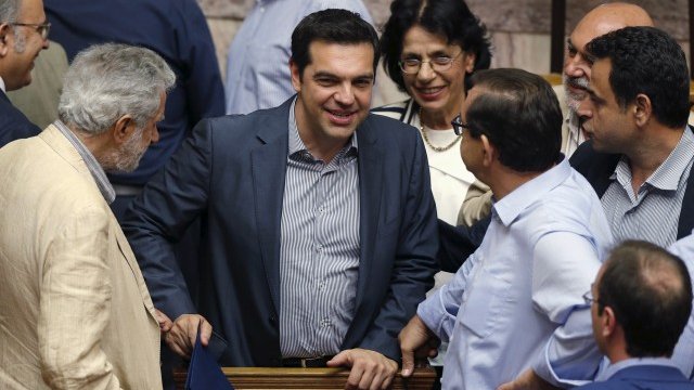 <p>
	Ципрас след гласуването в гръцкия парламент <em>Снимка: Ройтерс</em></p>
