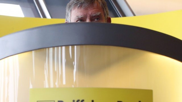 <p>
	Степич: &quot;Отказвам се от функциите си при обстоятелства, които си представях по различен начин&quot;. <em>Снимка: Ройтерс</em></p>
