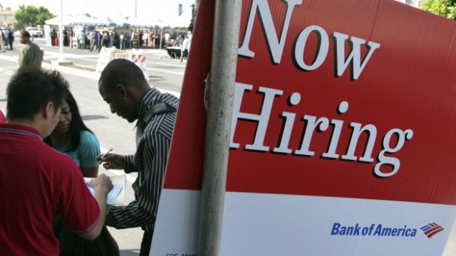 <p style="margin-bottom: 0cm; line-height: 100%">
	<em>Снимка: Архив Ройтерс</em></p>
