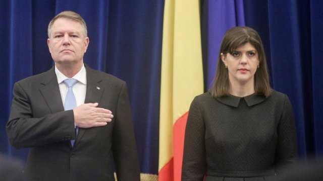 <p>
	Лаура Кьовеши и Клаус Йоханес при отчета на антикорупционната прокуратура през февруари. <em>Снимка: Ройтерс</em></p>
