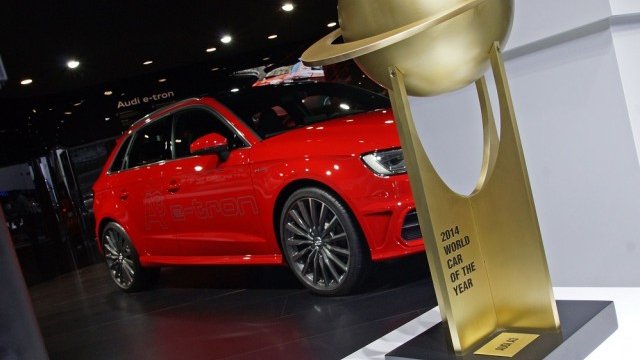 <p>
	<em>Миналогодишната статуетка отиде при Audi A3. Снимка: WCOTY</em></p>

